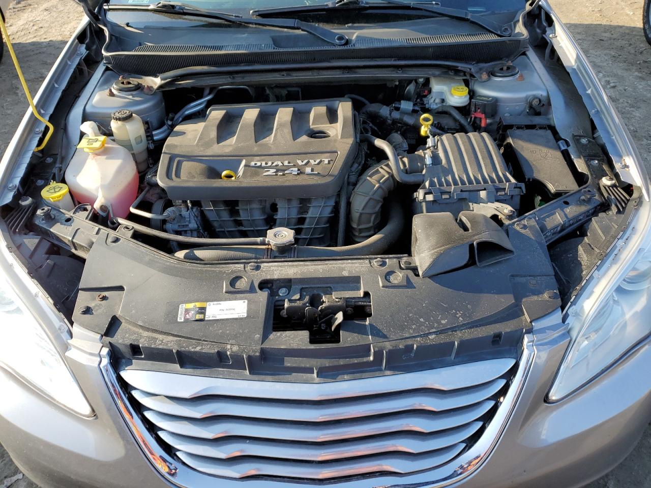 2014 Chrysler 200 - Image 11