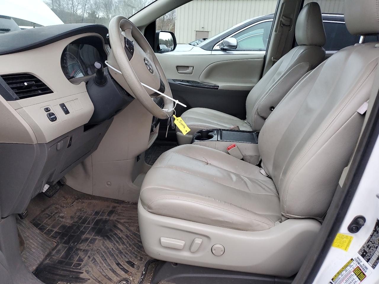 2013 Toyota Sienna - Image 7