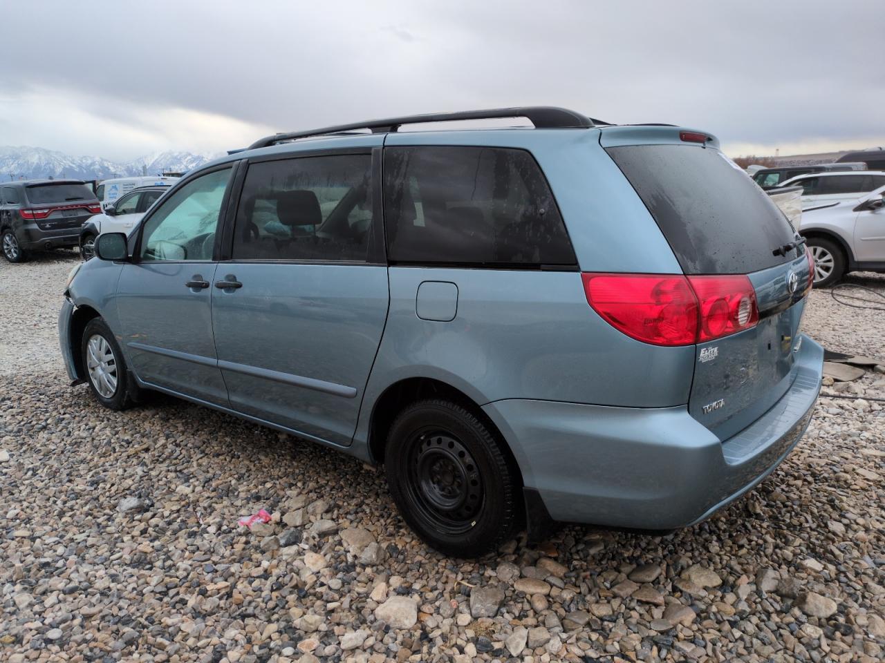 2008 Toyota Sienna - Image 2
