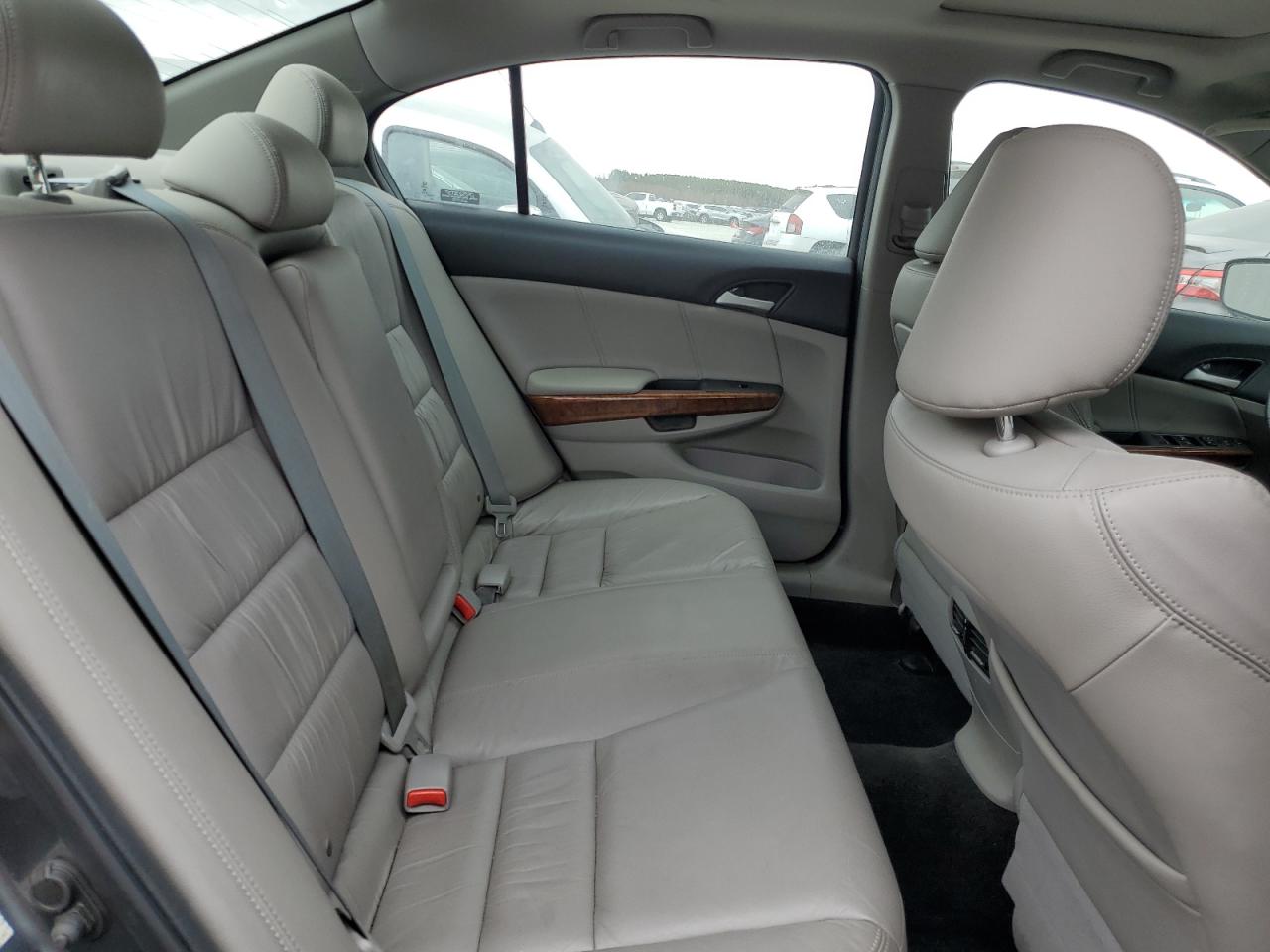 2012 Honda Accord - Image 10