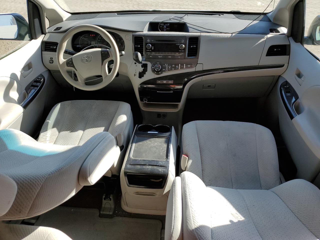 2013 Toyota Sienna - Image 8