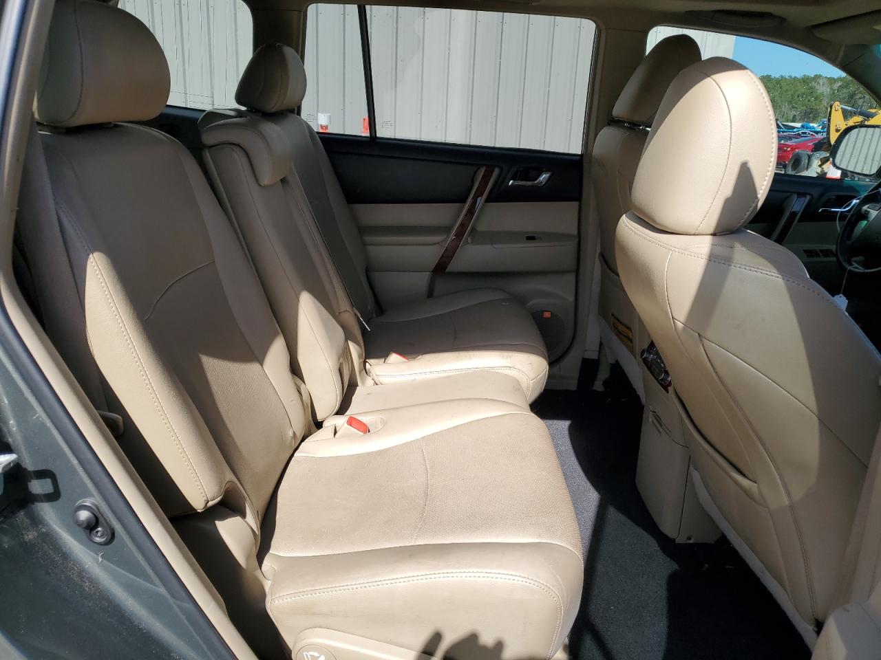 2012 Toyota Highlander - Image 11