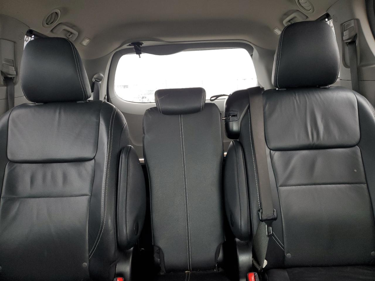 2015 Toyota Sienna - Image 10