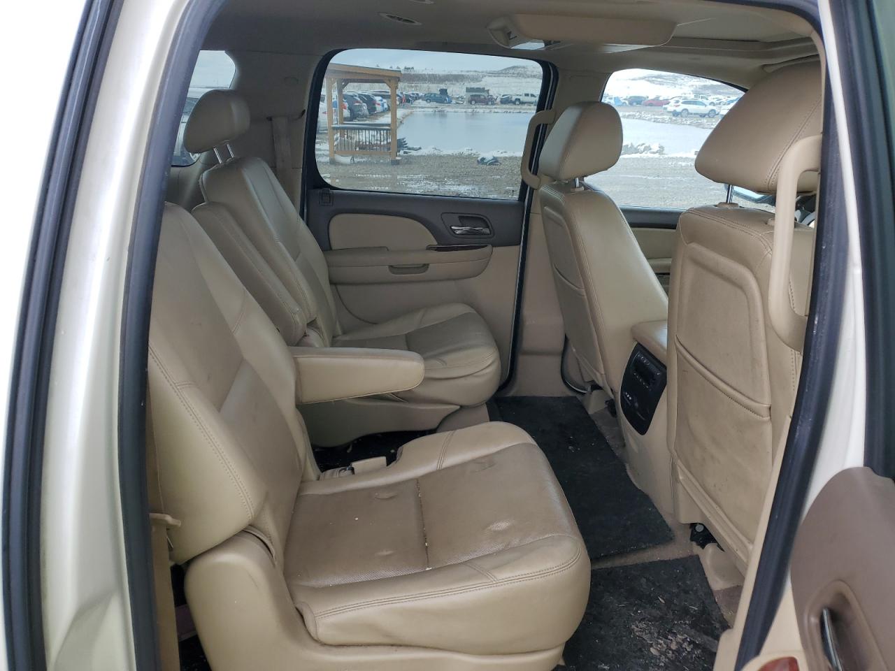 2010 Chevrolet Suburban - Image 10