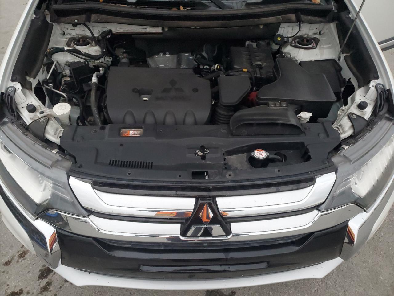 2018 Mitsubishi Outlander - Image 12