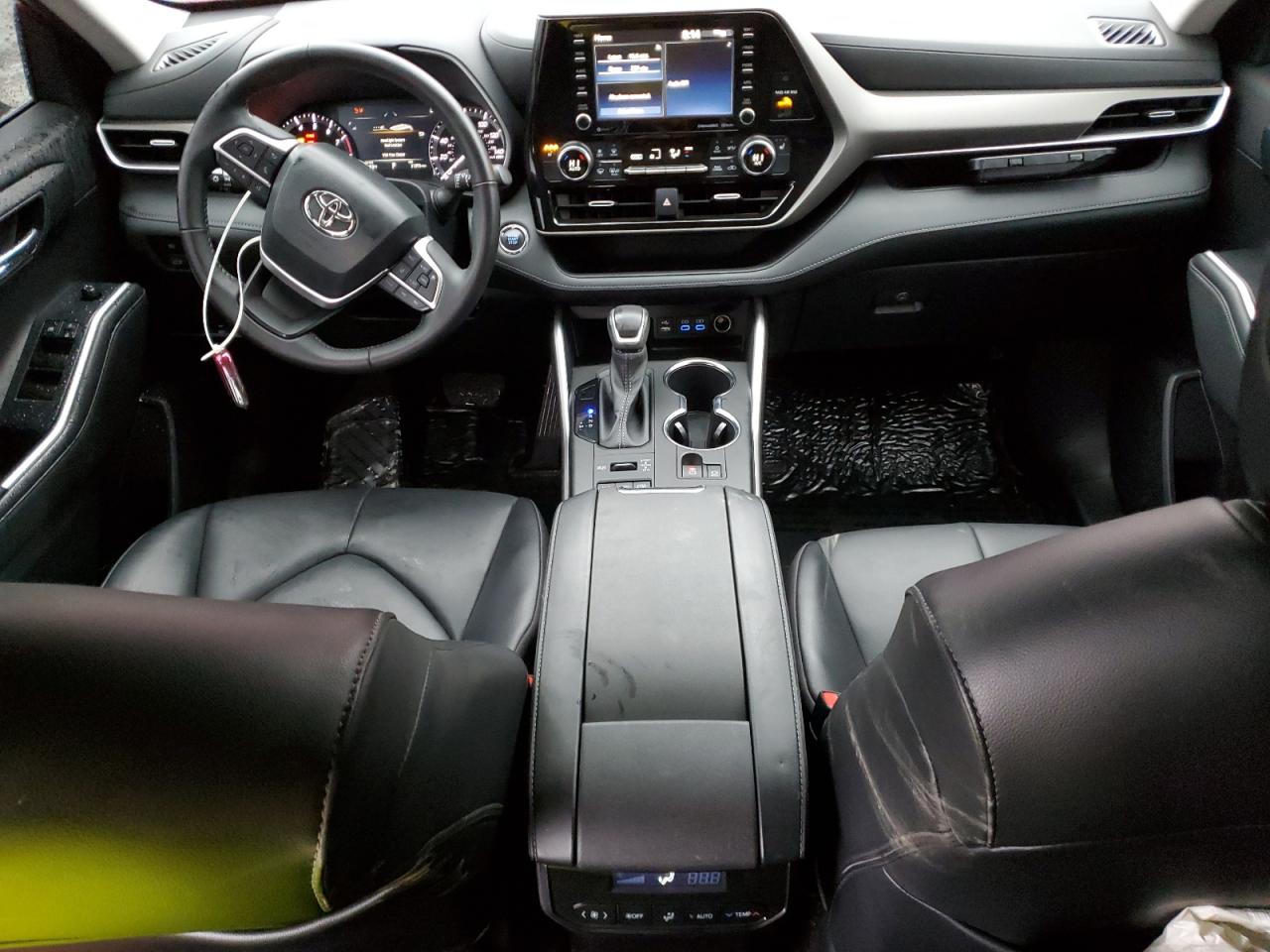 2022 Toyota Highlander - Image 8