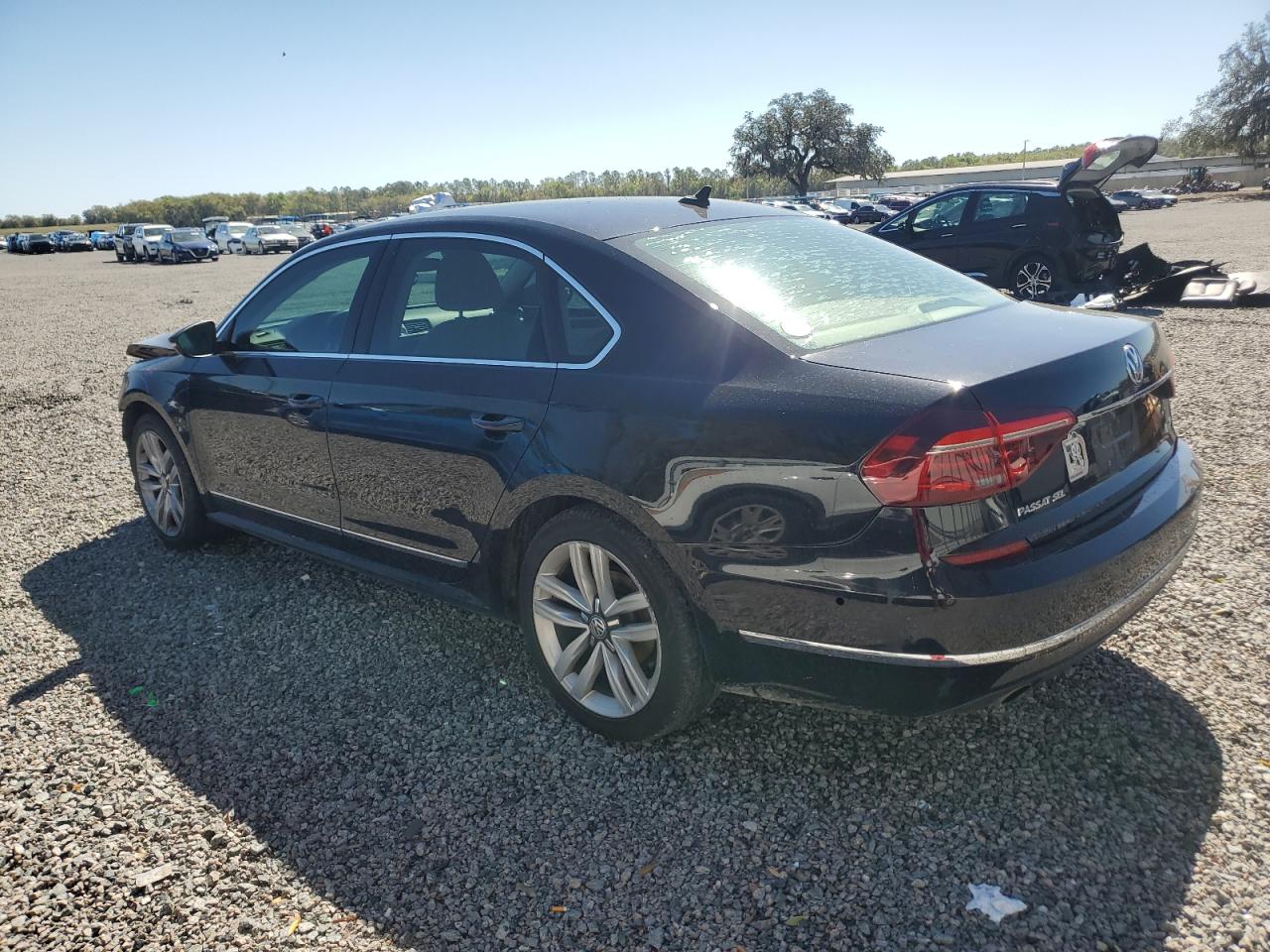 2017 Volkswagen Passat - Image 2
