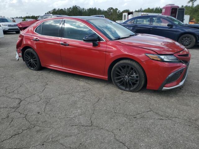 TOYOTA CAMRY 2021 Czerwony
