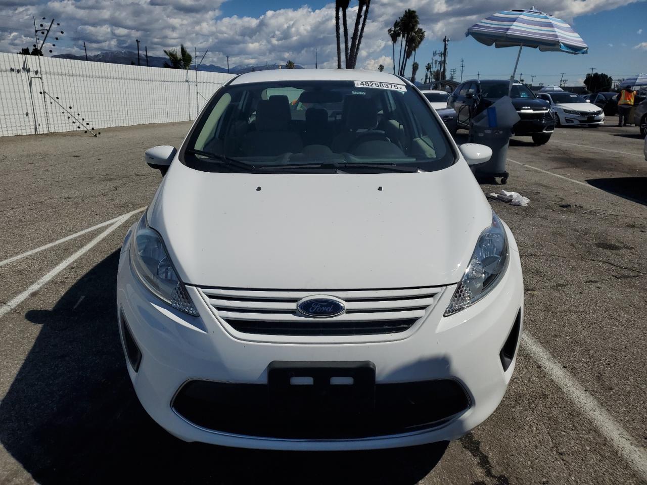 2011 Ford Fiesta - Image 5