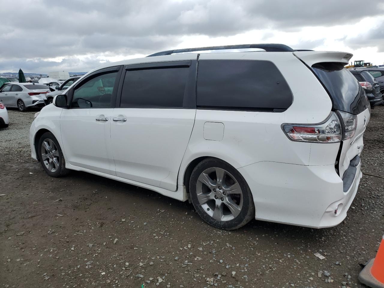 2013 Toyota Sienna - Image 2