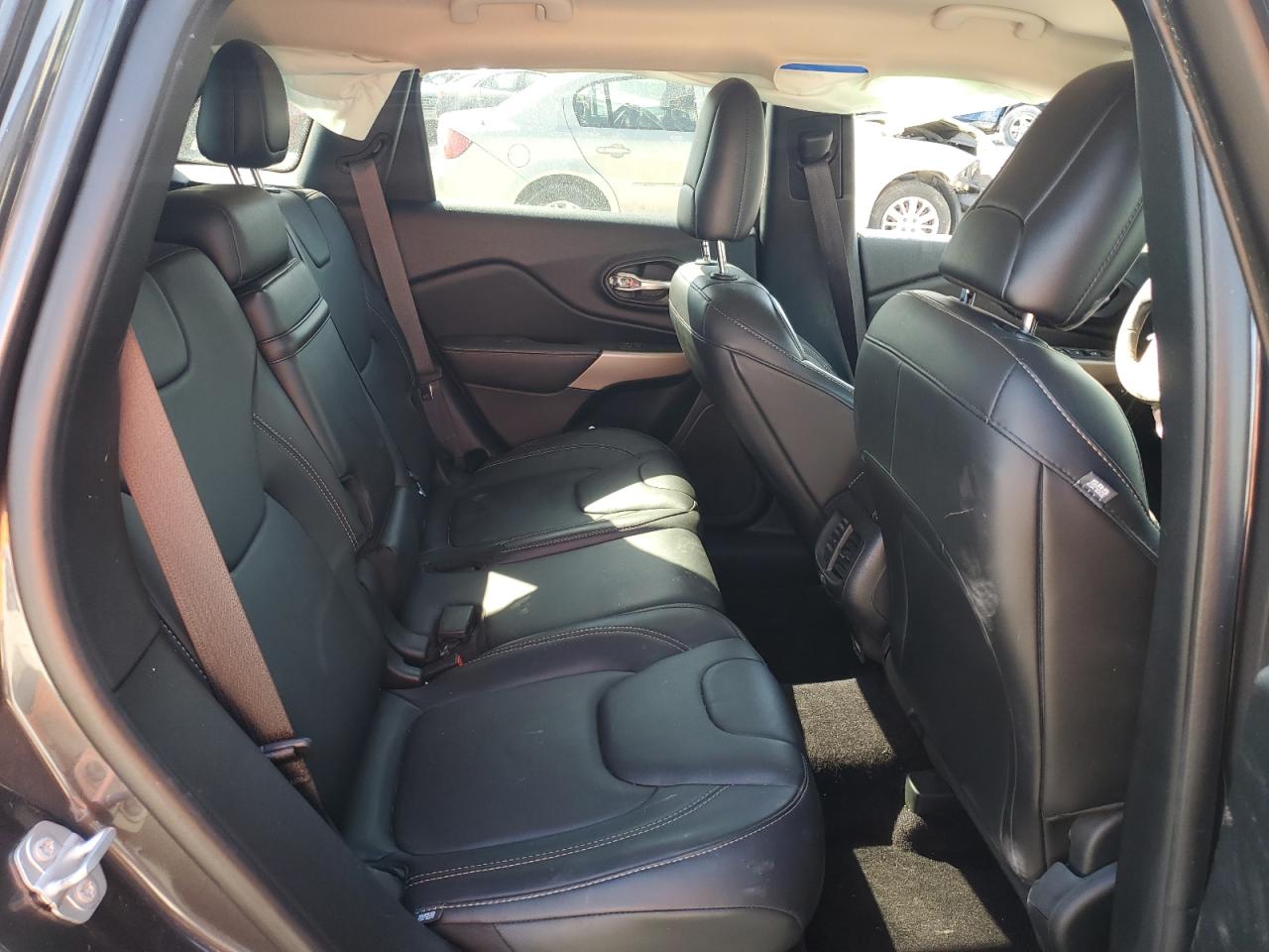 2017 Jeep Grand Cherokee - Image 12