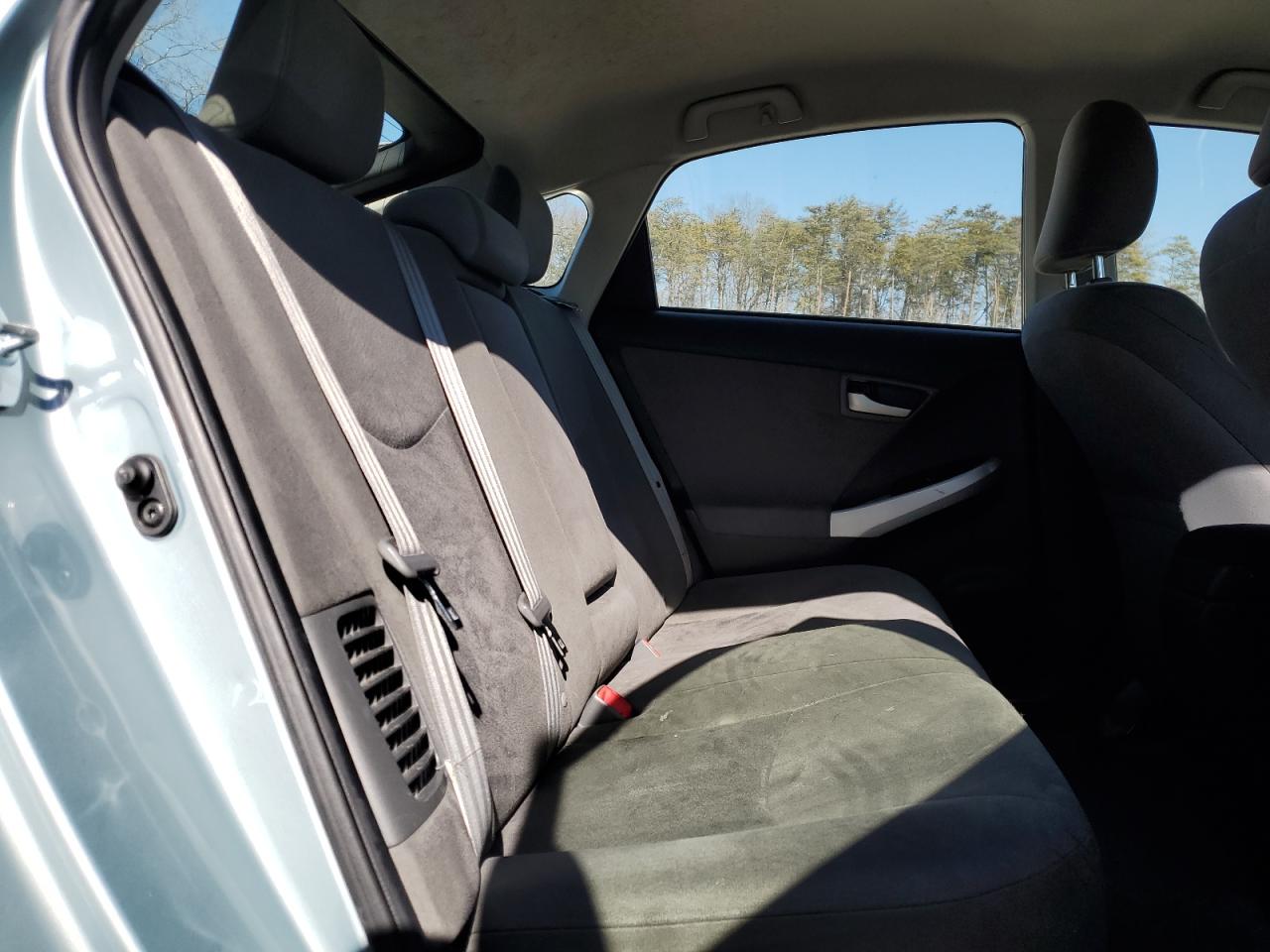 2013 Toyota Prius - Image 10