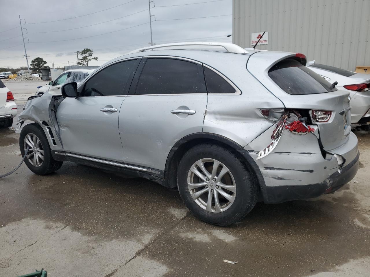 2017 Infiniti QX70 - Image 2
