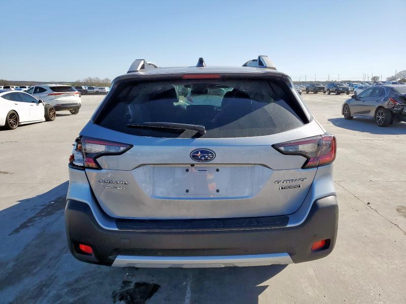  SUBARU OUTBACK 2024 Srebrny