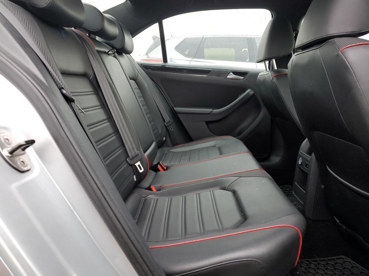 2014 Volkswagen Jetta - Image 10
