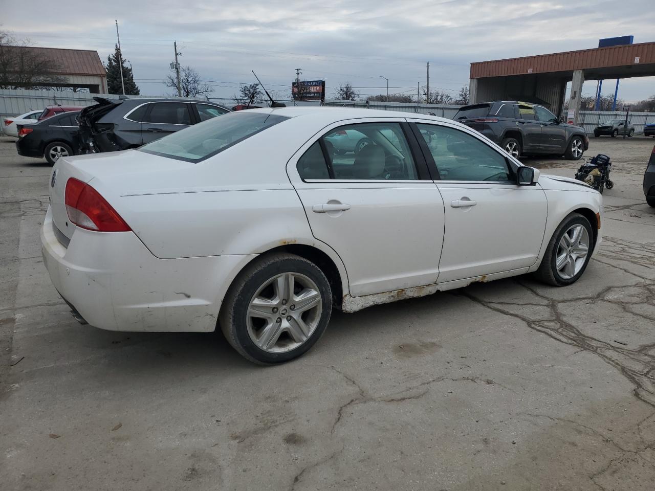 2010 Mercury Milan - Image 3