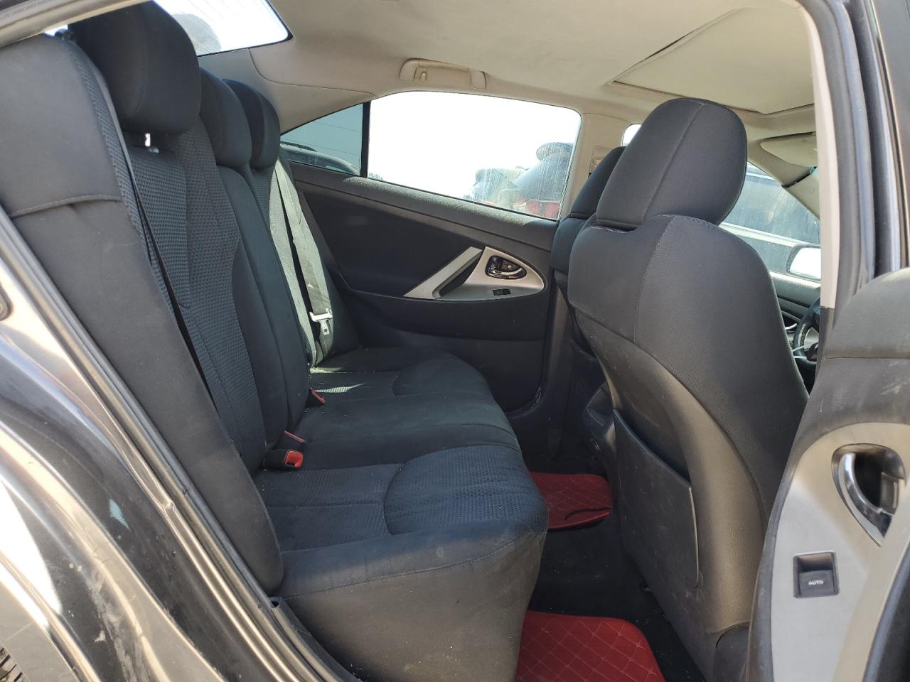 2011 Toyota Camry - Image 10