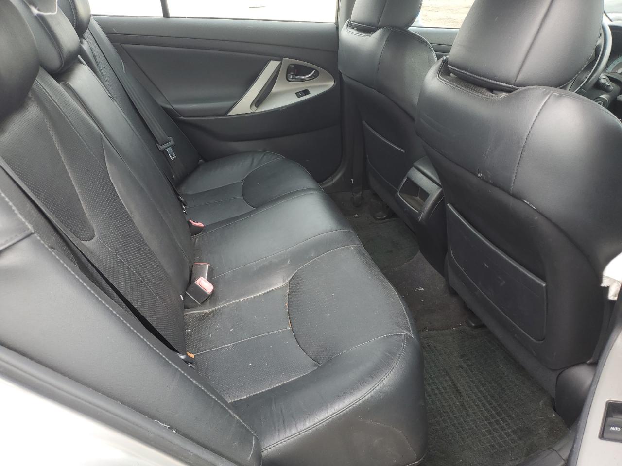 2011 Toyota Camry - Image 10