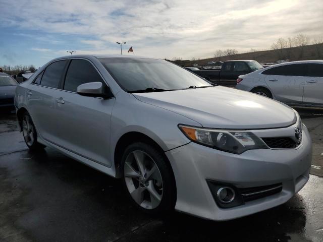  TOYOTA CAMRY 2014 Srebrny