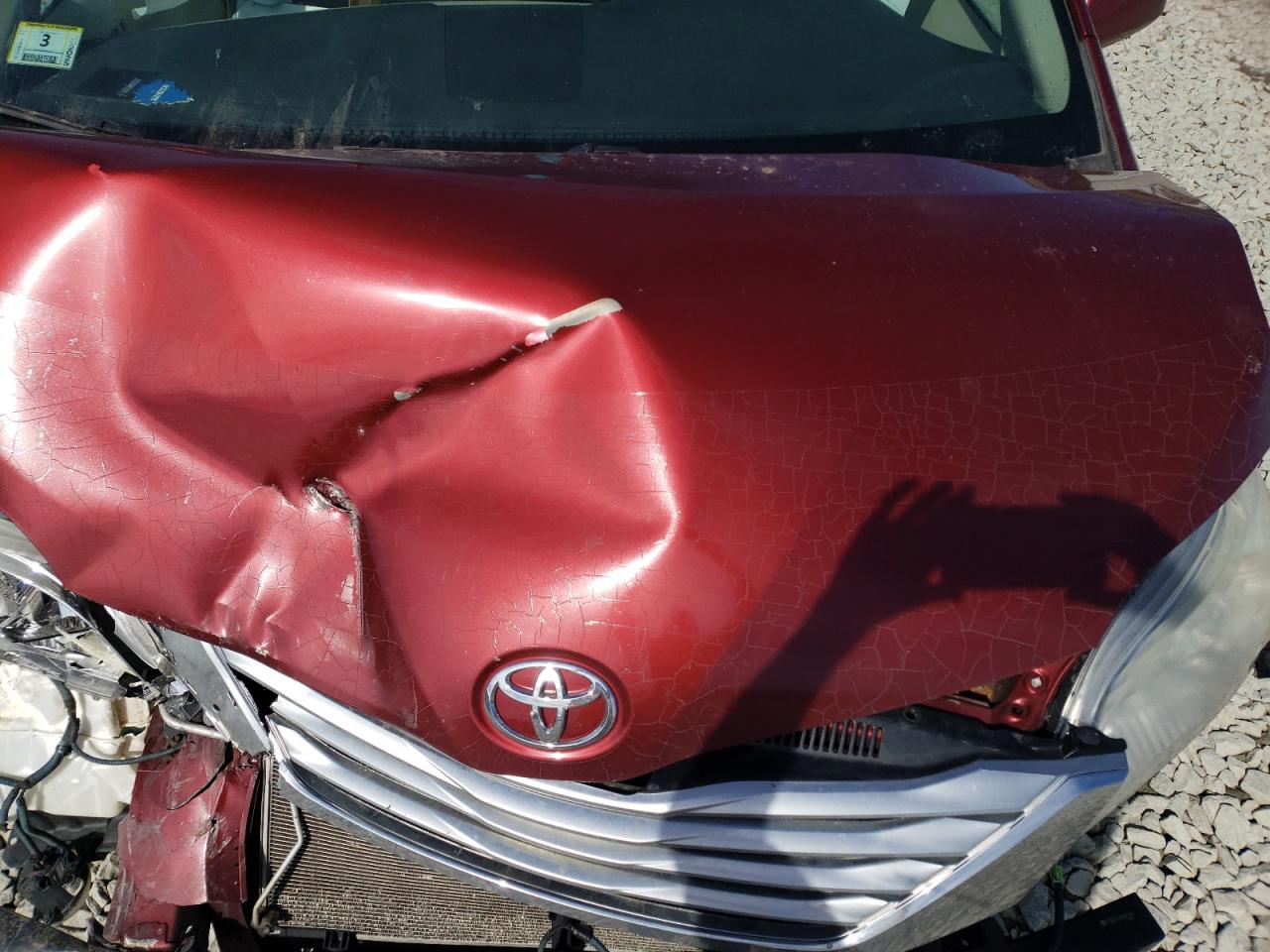 2011 Toyota Sienna - Image 12