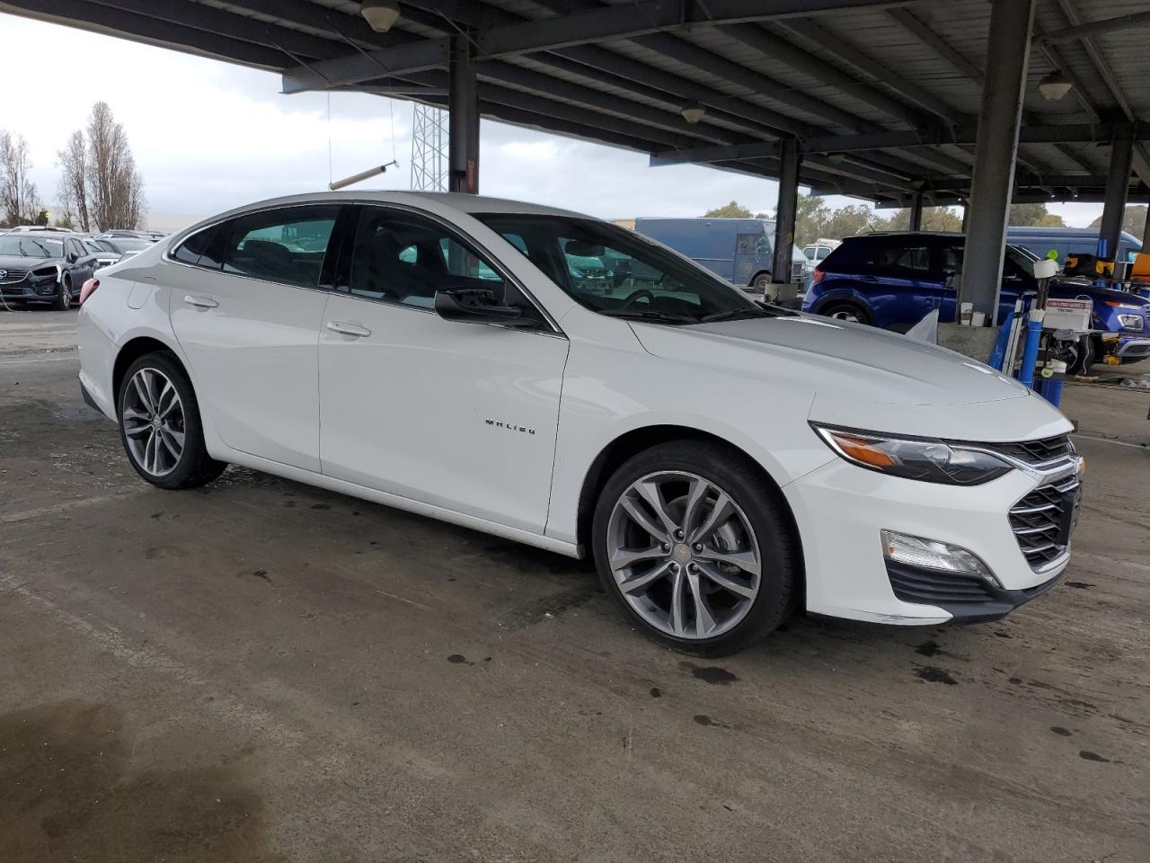 2023 Chevrolet Malibu - Image 4