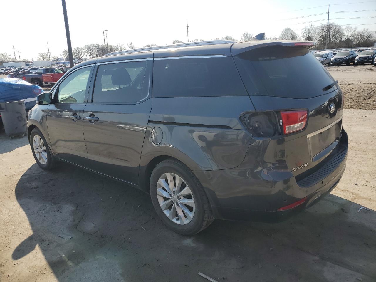 2016 Kia Sedona - Image 2