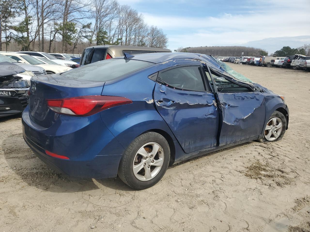2015 Hyundai Elantra - Image 3