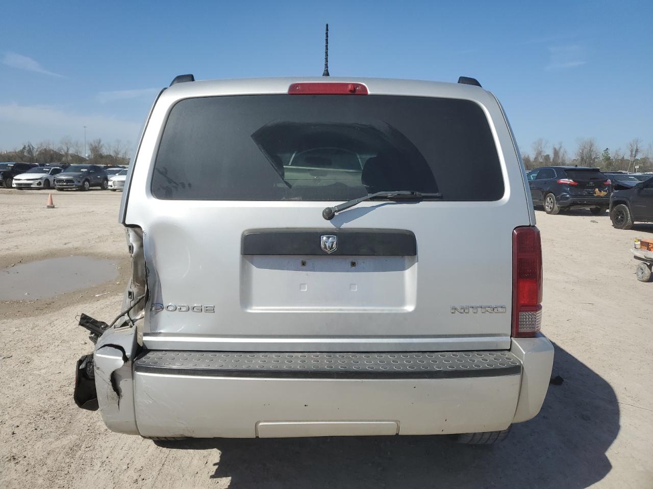 2011 Dodge Nitro - Image 6
