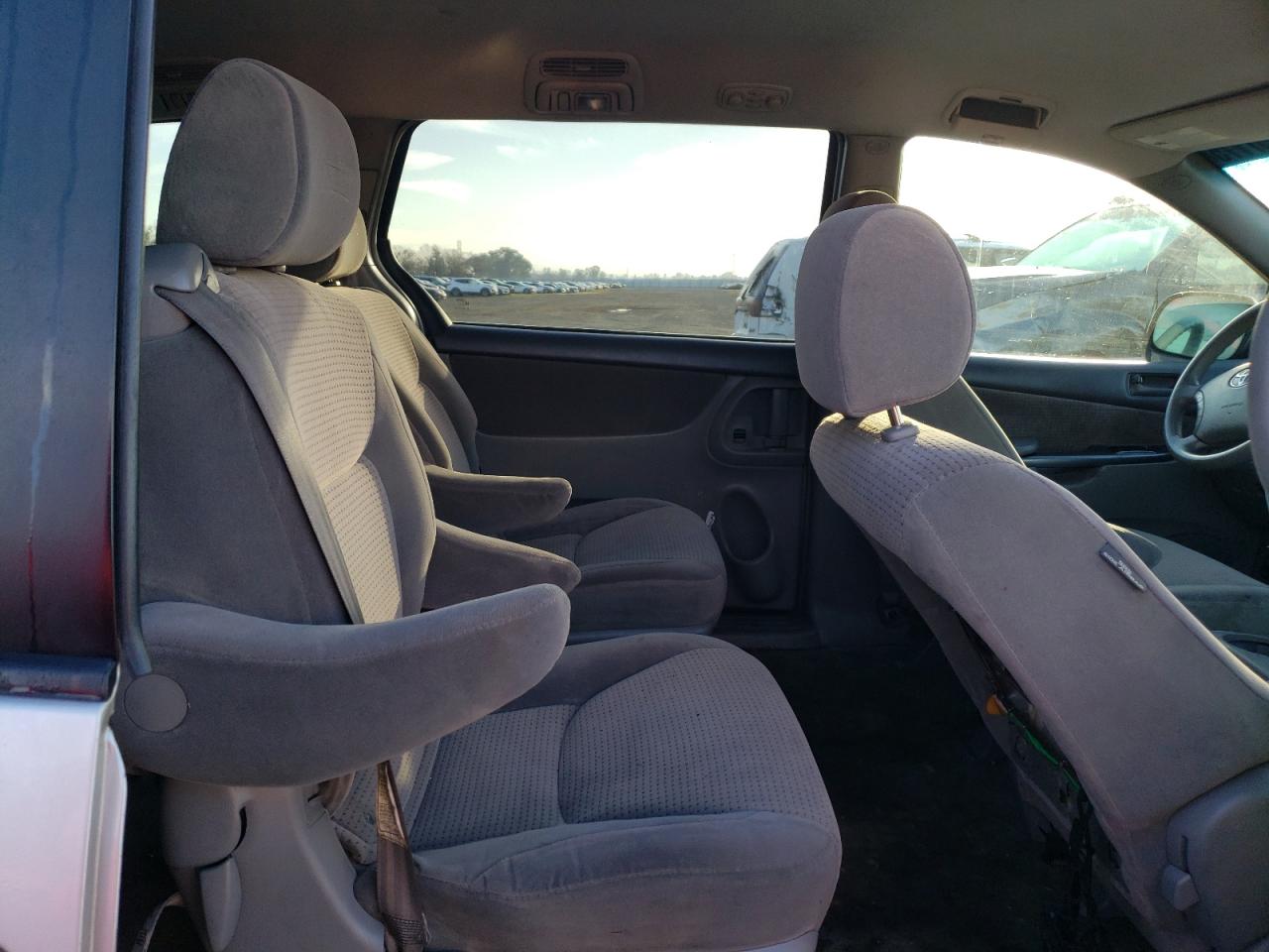 2006 Toyota Sienna - Image 11