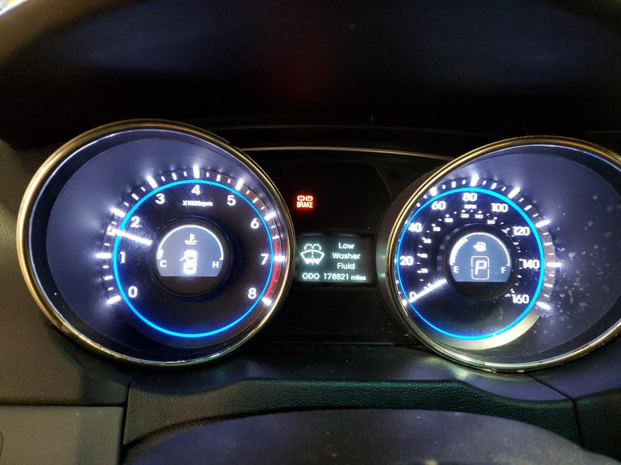 2012 Hyundai Sonata - Image 9