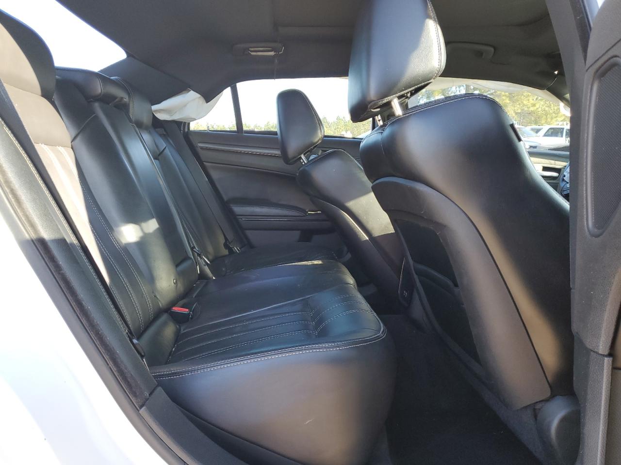 2015 Chrysler 300 - Image 10
