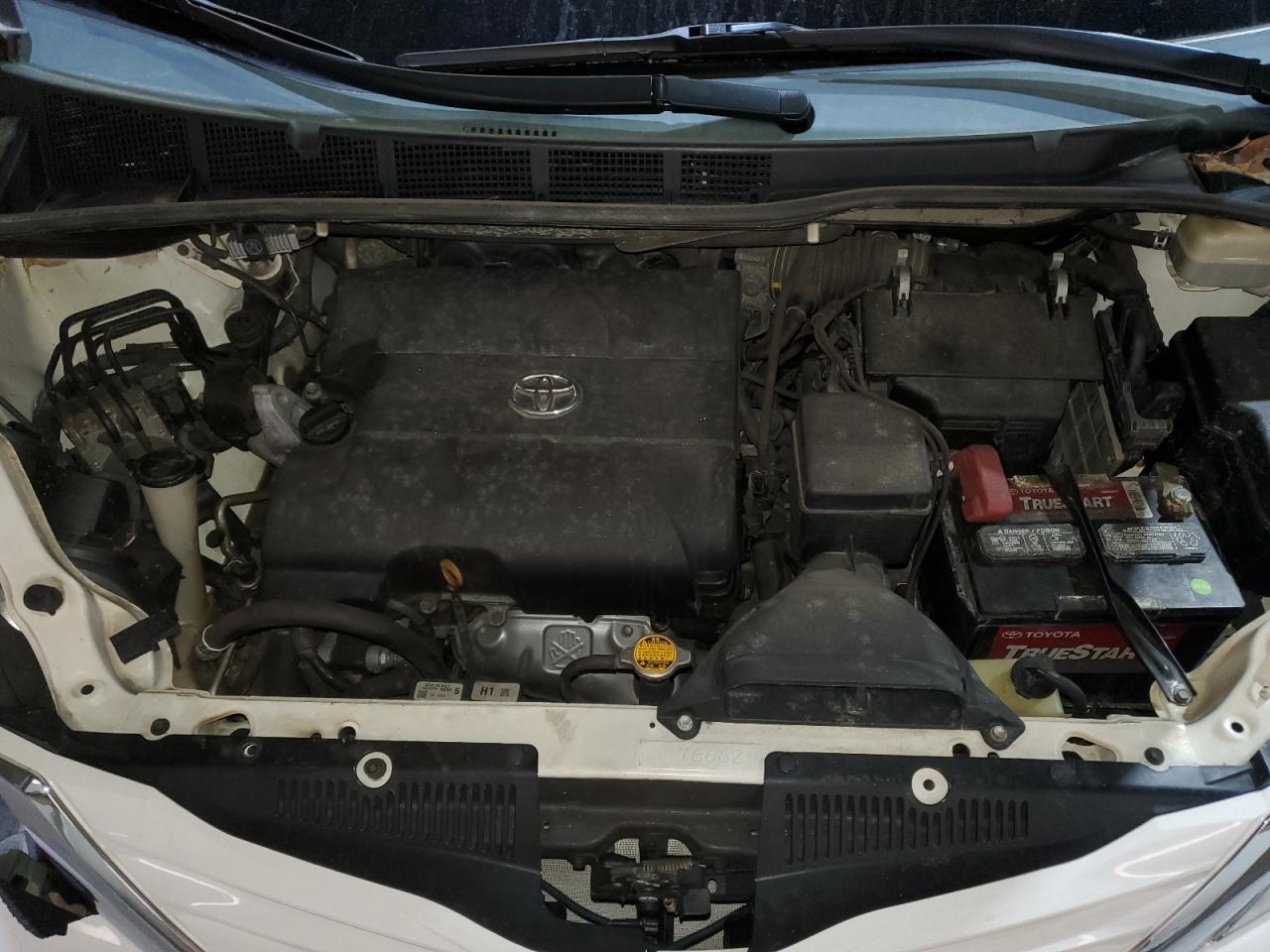 2015 Toyota Sienna - Image 12