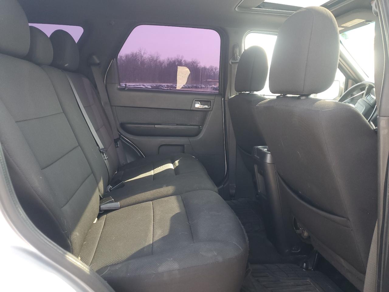 2010 Ford Escape - Image 10