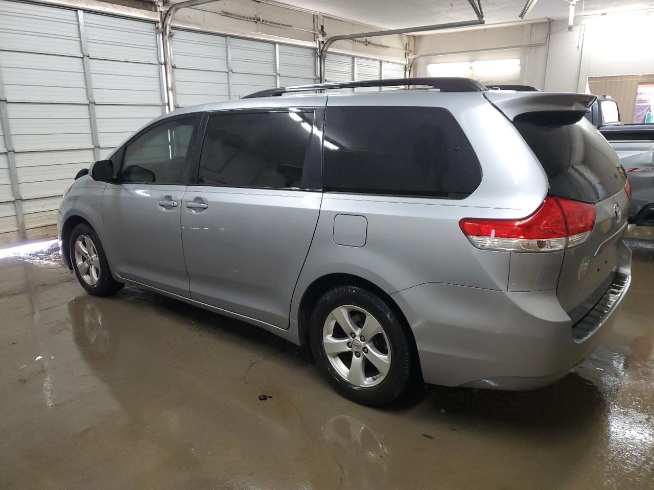 2014 Toyota Sienna - Image 2
