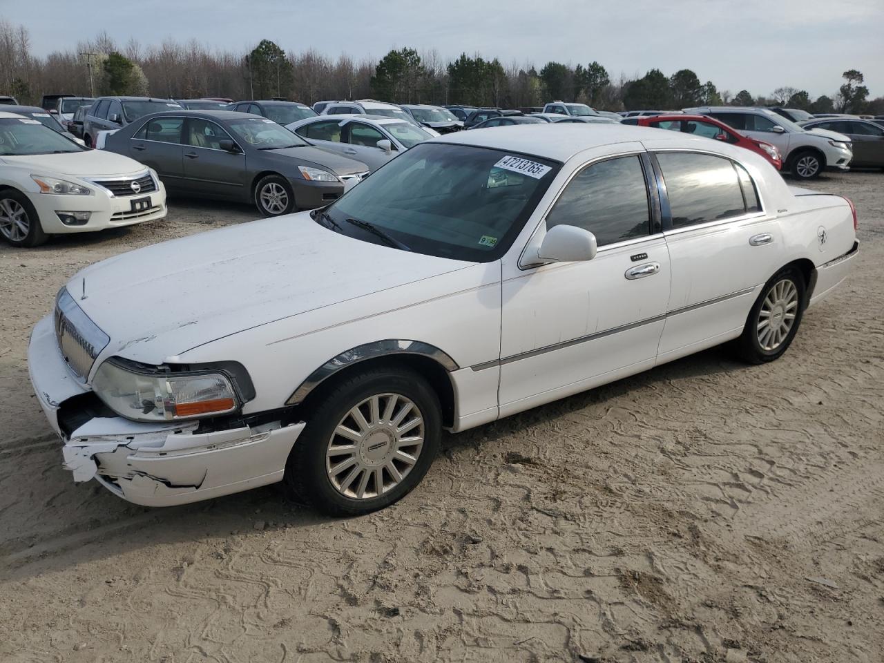 2005 Lincoln Town Car - Image 1