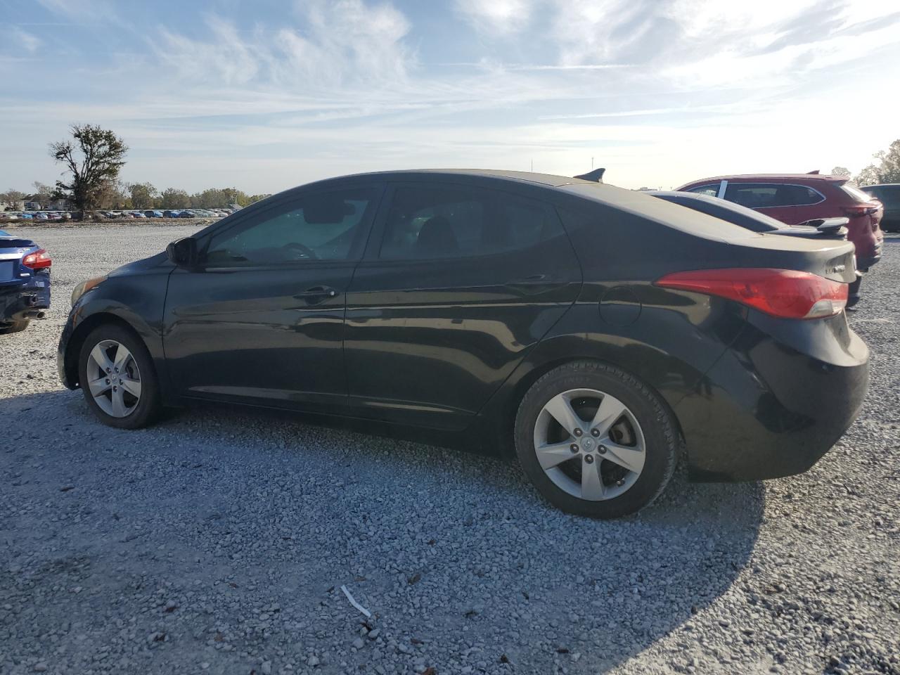 2011 Hyundai Elantra - Image 2