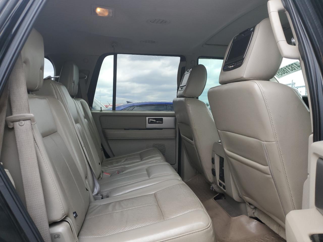 2012 Ford Expedition - Image 11