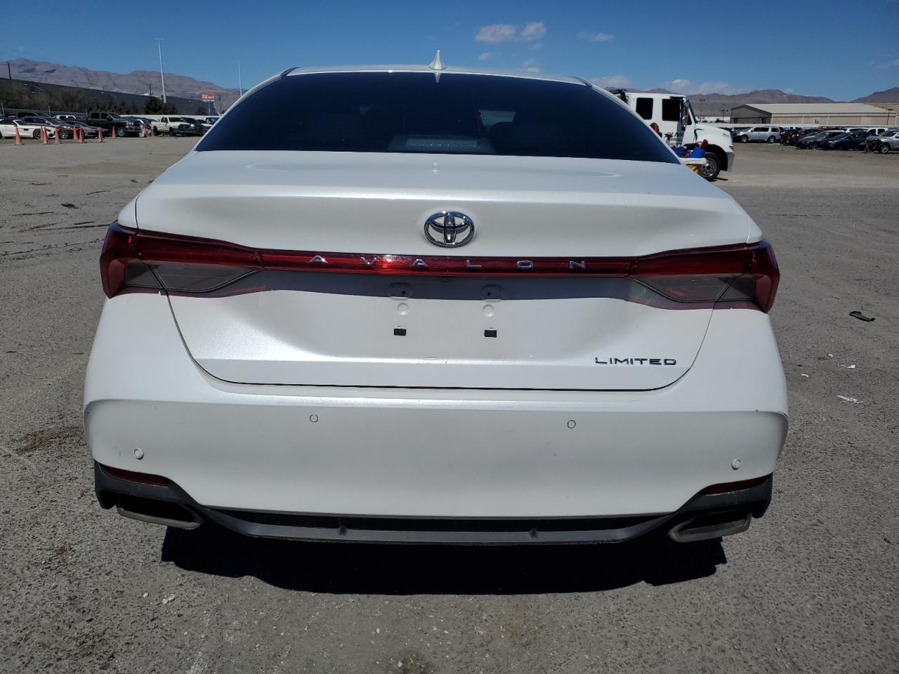 2022 Toyota Avalon - Image 6