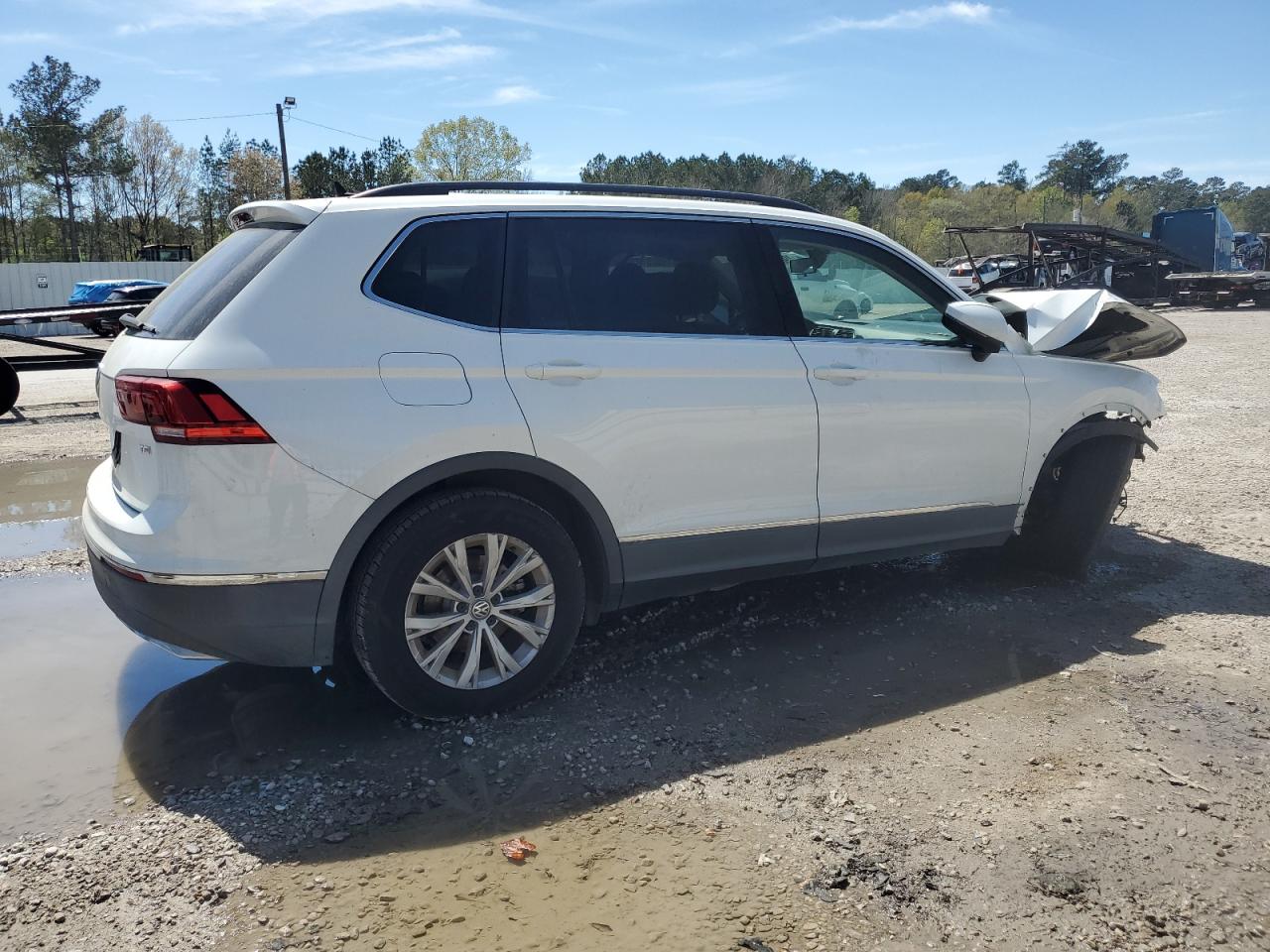 2018 Volkswagen Tiguan - Image 3