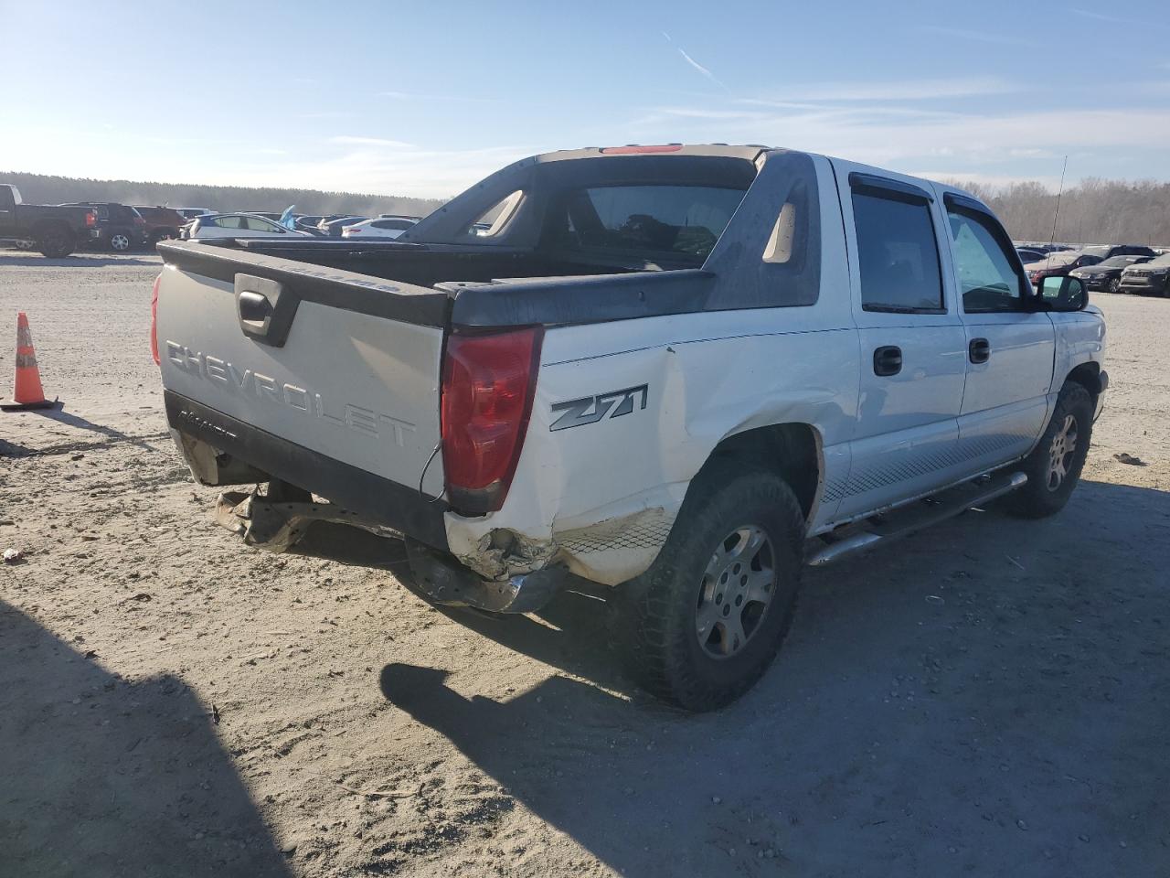 2004 Chevrolet Avalanche - Image 3