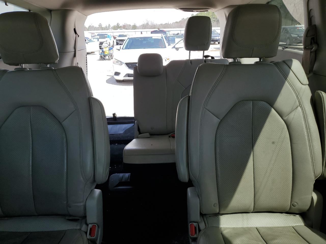 2021 Chrysler Pacifica - Image 10