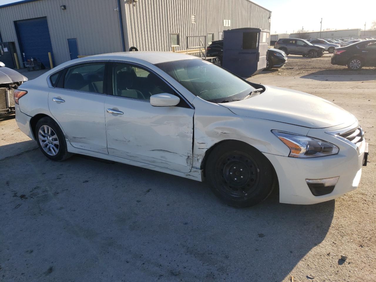 2015 Nissan Altima - Image 4