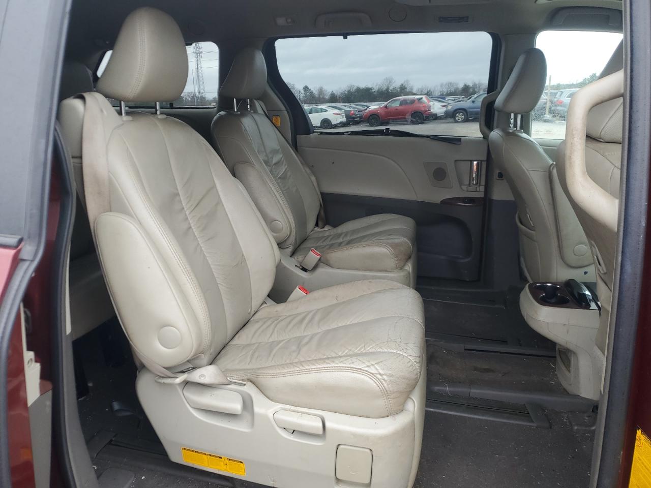 2011 Toyota Sienna - Image 11