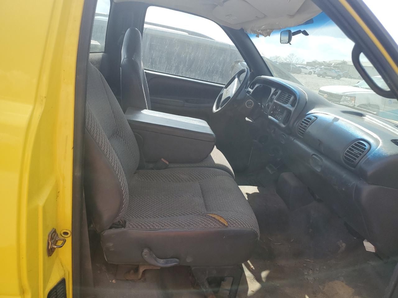 2000 Dodge RAM - Image 10