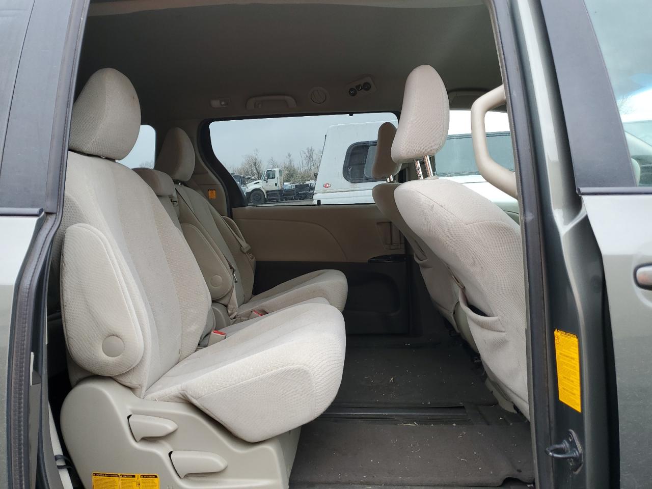 2011 Toyota Sienna - Image 11