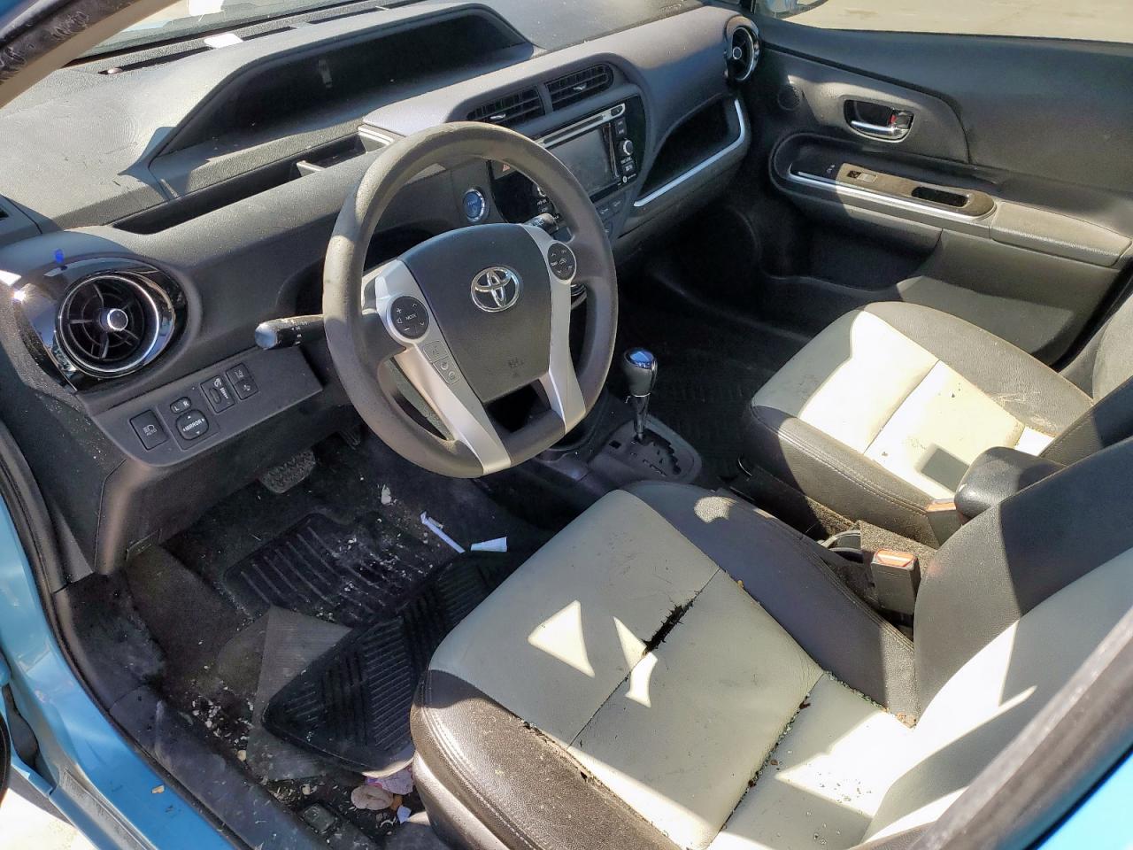 2016 Toyota Prius - Image 8