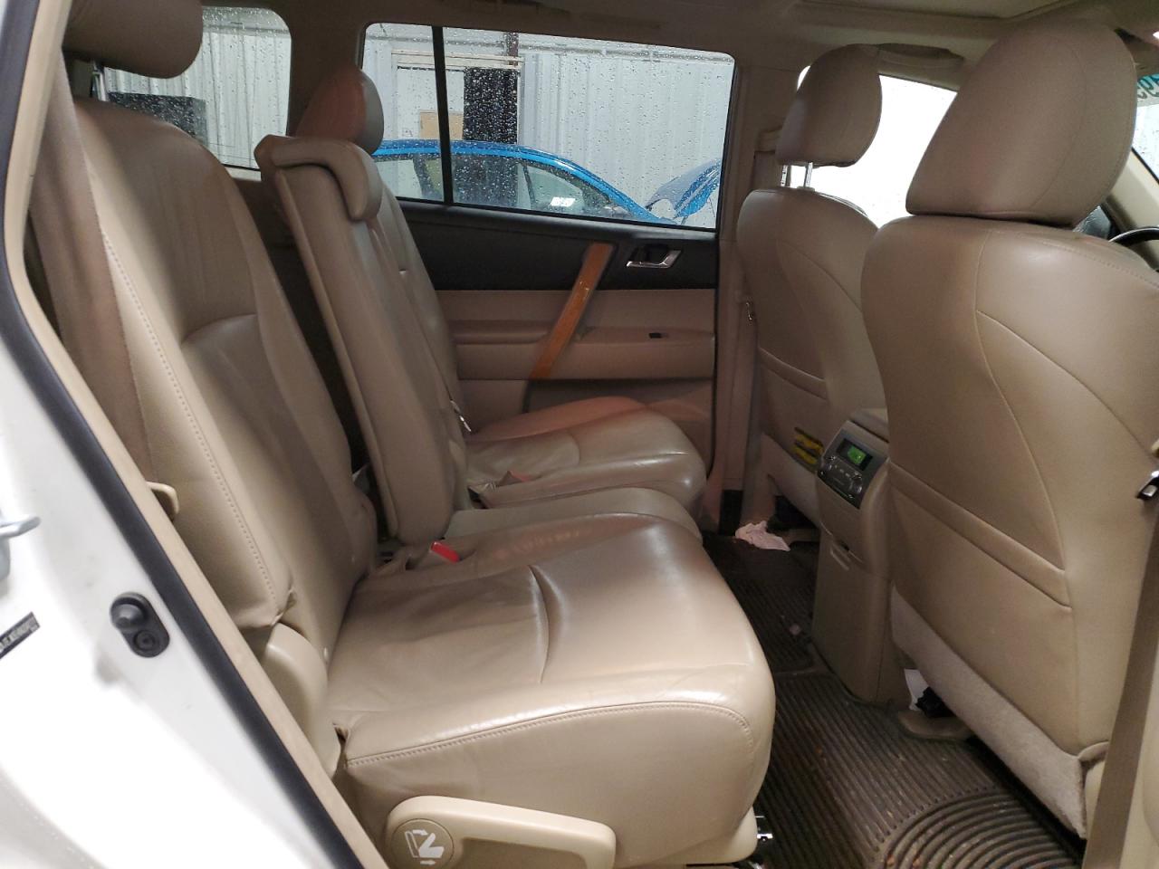 2010 Toyota Highlander - Image 11
