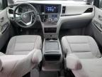 2017 Toyota Sienna Le იყიდება Orlando-ში, FL - Rear End