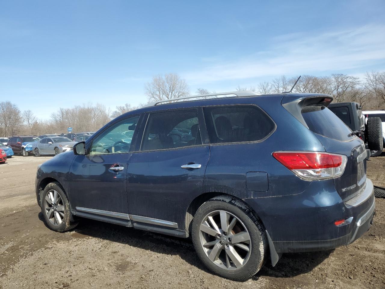 2014 Nissan Pathfinder - Image 2