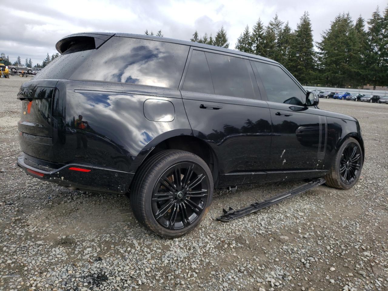2024 Land Rover Range Rover - Image 3